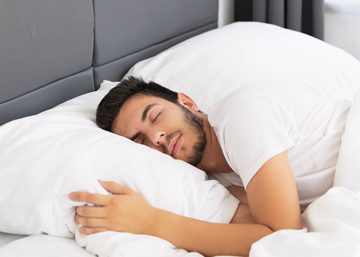 Dormir a noite inteira é o ideal