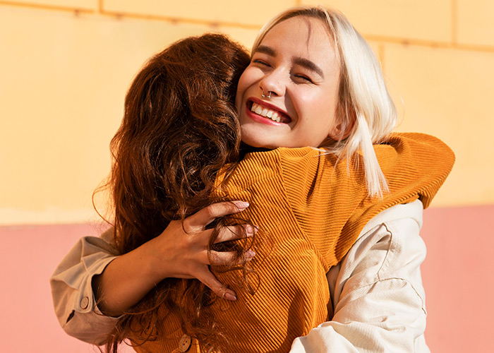 Abraço é sensação de aquecimento e acolhimento